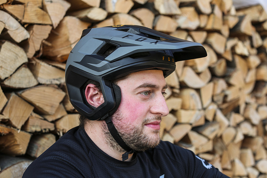 FOX DROPFRAME PRO: IL CASCO PIÙ SICURO PER CHI NON RIESCE AD USARE  L'INTEGRALE - Pianeta Mountain Bike