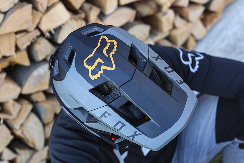 FOX DROPFRAME PRO: IL CASCO PIÙ SICURO PER CHI NON RIESCE AD USARE  L'INTEGRALE - Pianeta Mountain Bike